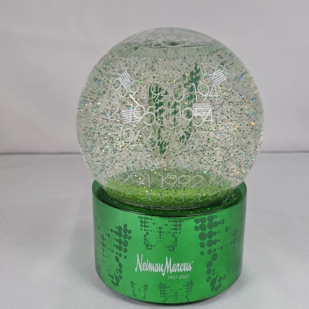 Dept 56 Neiman Marcus 2007 Snowglobe Revolving Butterfly Green Glitter 100 Works